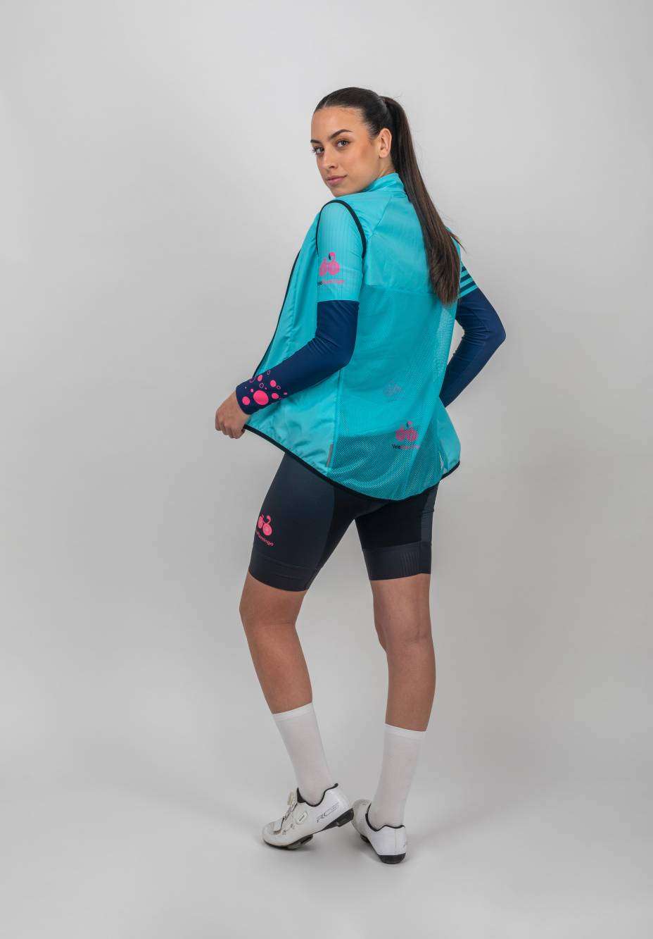 Maria Gilet - stylish & versatile for women cyclists rear view of mesh panel